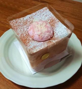 桜のシフォンケーキ